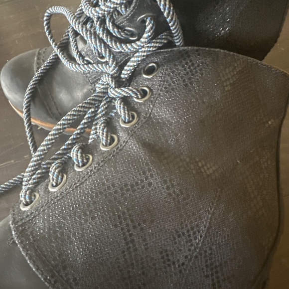 Sorel lace up black boots Joan of arc style like NEW - Picture 7 of 10